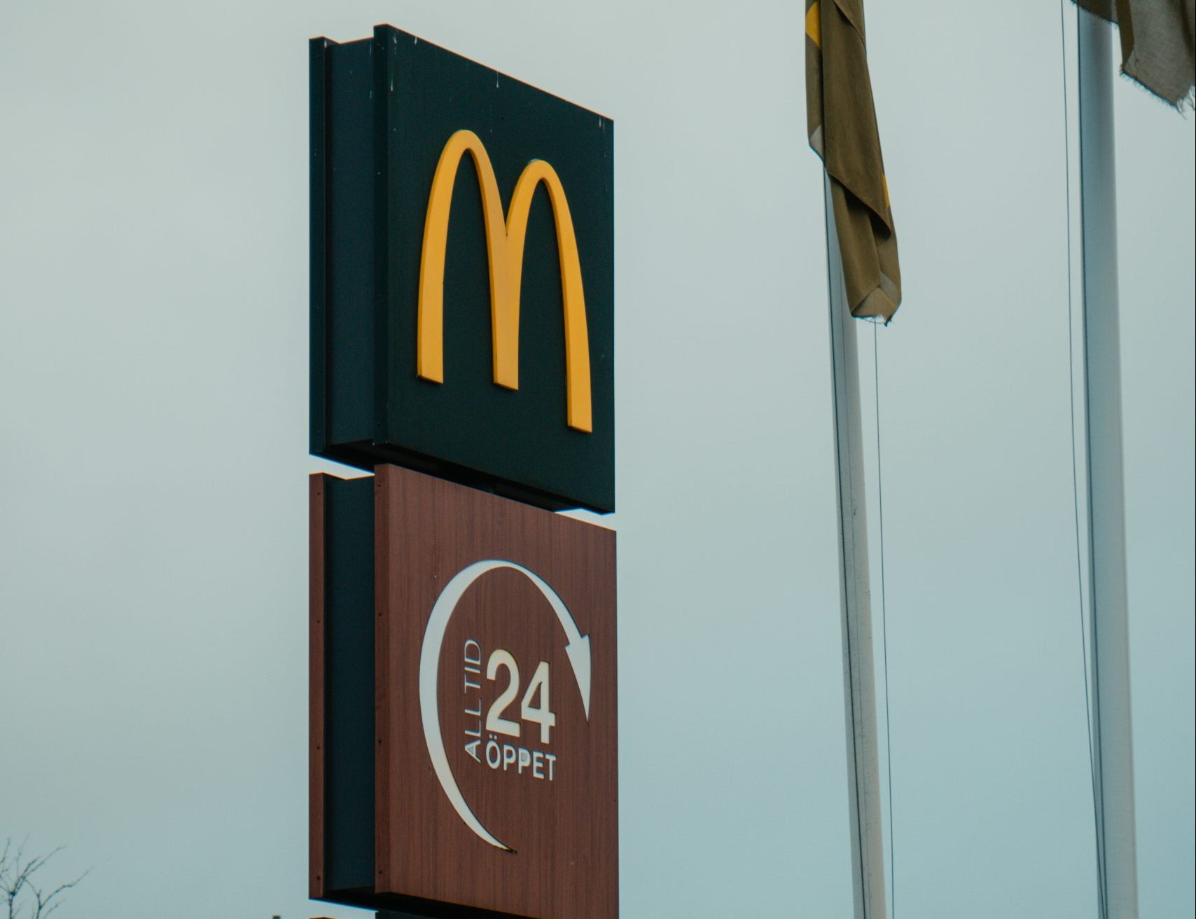 Mac Donald's sign